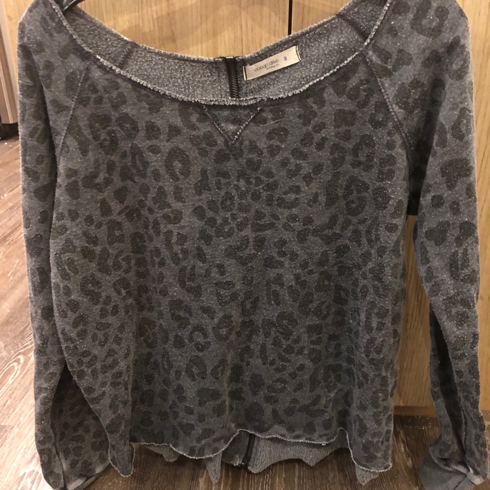 Comfy and cute cheetah sweatshirt with a zipper